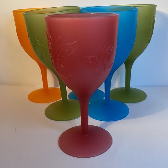 Wine glass set 6 plastic wine glasses for poolside or beach - Picture 2 of 7